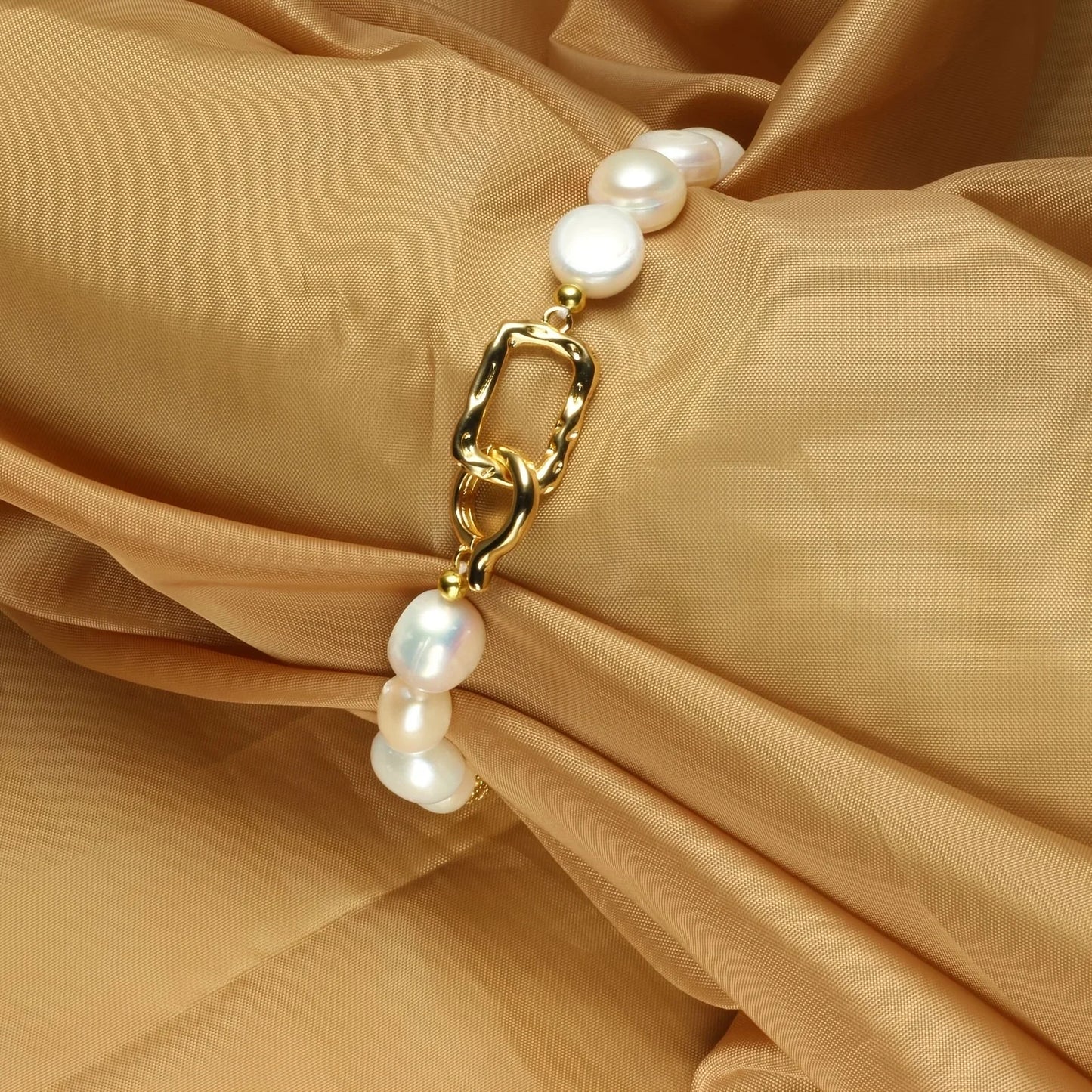 Elara Baroque Freshwater Pearl Bracelet – 18K Gold-Plated Charm (18–19cm)