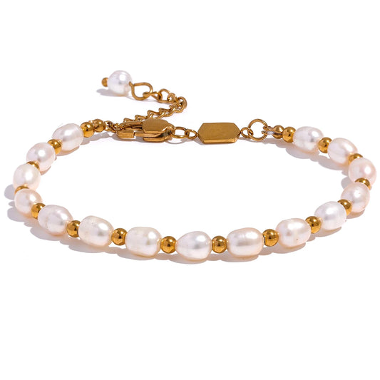 Selora Charm - Gold Plated Stainless Steel Freshwater Pearl Bracelet – Oval Design